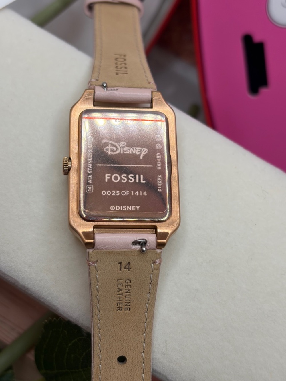 Limited Disney x Fossil Rose Gold Minnie Mouse Watch 25 of 1414 made - Picture 9 of 11